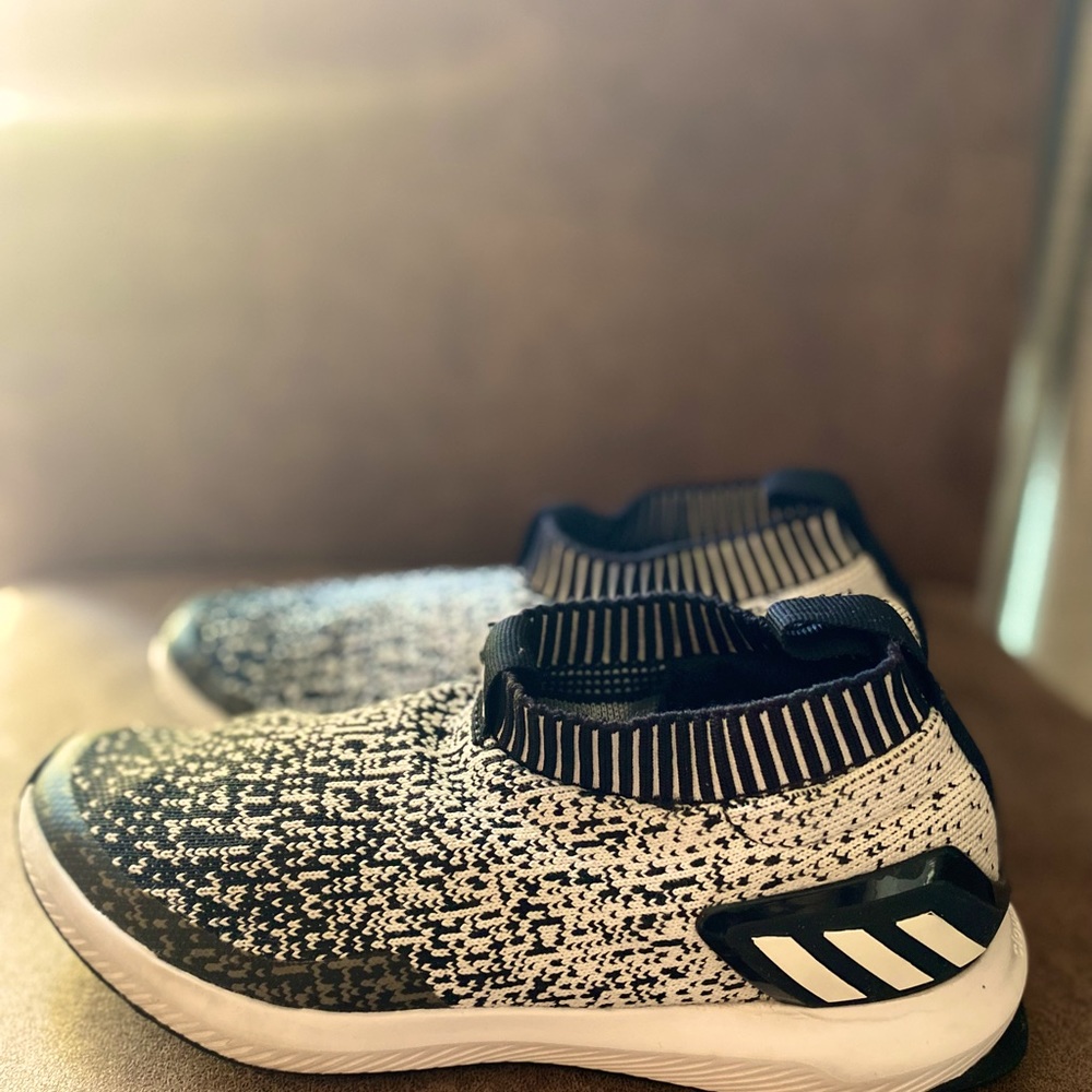 Adidas tennis shoes